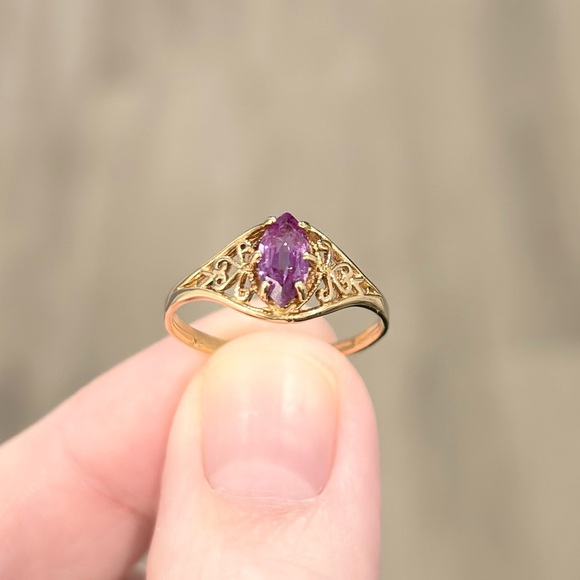 Vintage 10K Gold Lab Created Purple Sapphire Ring: Marquis Filigree Size 6.75 - Picture 3 of 12